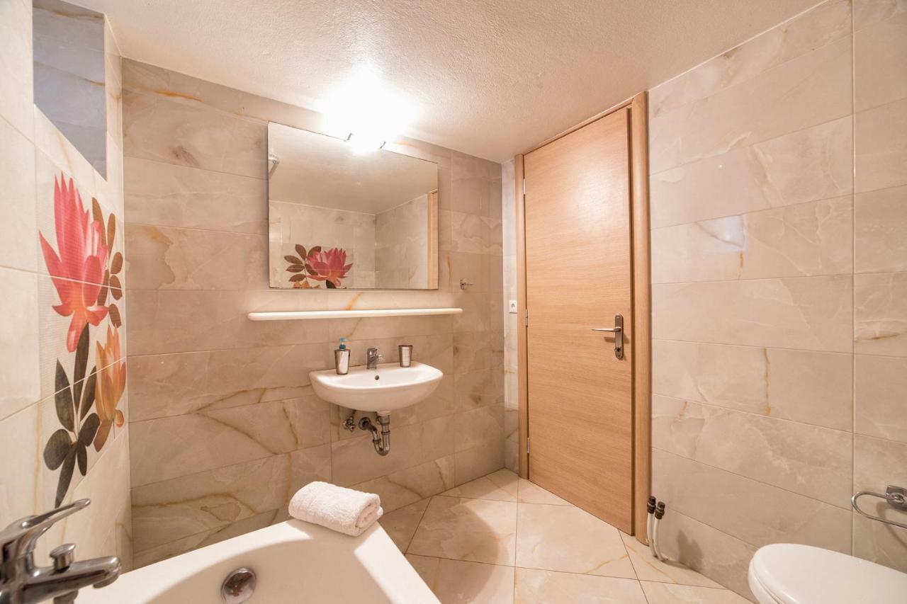 Town House For 6-16 With Ac Villa Páros Exterior foto